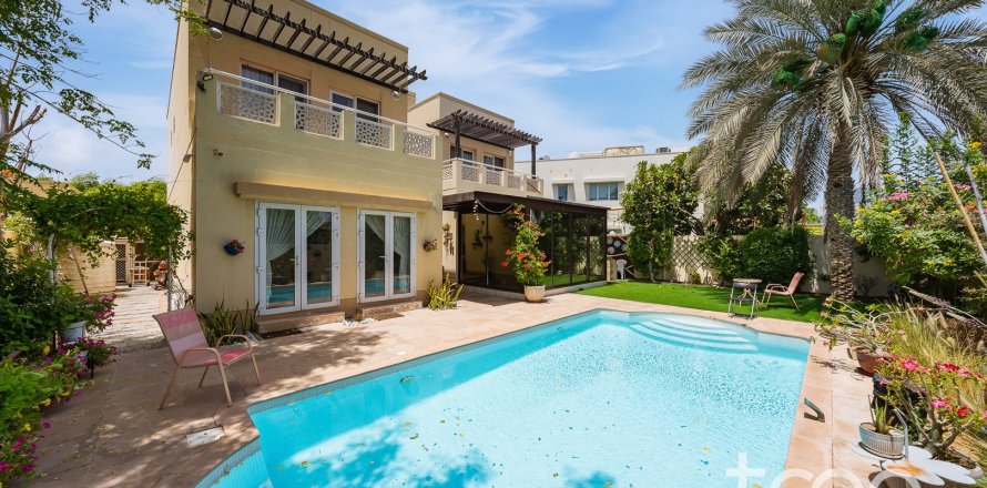 Villa in Meadows, Dubai 4 bedrooms, 332.41 sq.m. № 119713