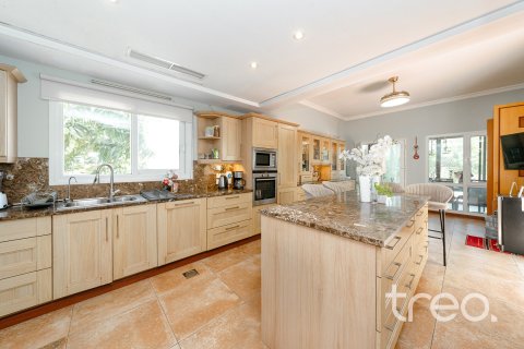 Villa in Meadows, Dubai 4 bedrooms, 332.41 sq.m. № 119713 - photo 8