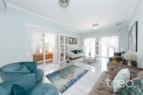 Villa in Meadows, Dubai 4 bedrooms, 332.41 sq.m. № 119713 - photo 4