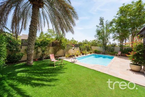 Villa in Meadows, Dubai 4 bedrooms, 332.41 sq.m. № 119713 - photo 19