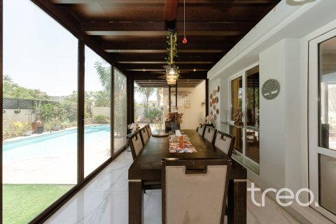 Villa in Meadows, Dubai 4 bedrooms, 332.41 sq.m. № 119713 - photo 7