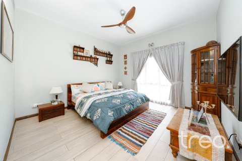 Villa in Meadows, Dubai 4 bedrooms, 332.41 sq.m. № 119713 - photo 12