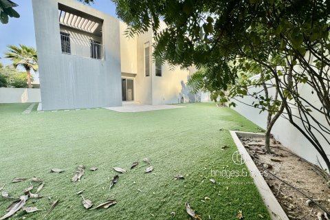 Villa en Dubai Hills Estate, Dubai, 4 dormitorios, 602.7 m², № 78085 - foto 2