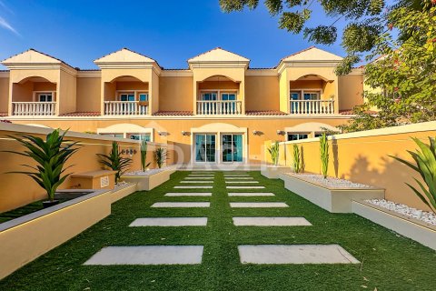 Maison de ville à Jumeirah Village Triangle, Dubai, 2 chambres, 152 m², № 141421