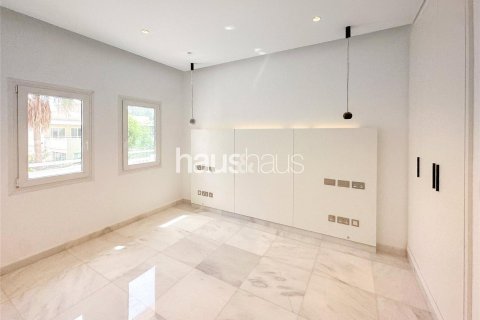 Villa in Meadows, Dubai 5 bedrooms, 353 sq.m. № 44695 - photo 2