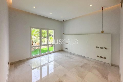 Villa in Meadows, Dubai 5 bedrooms, 353 sq.m. № 44695 - photo 8