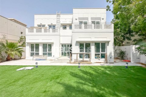 Villa in Meadows, Dubai 5 bedrooms, 353 sq.m. № 44695 - photo 1