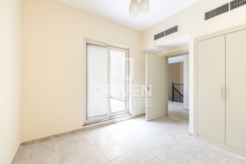 Villa in Dubai Sports City, Dubai 4 bedrooms, 350 sq.m. № 18788 - photo 7