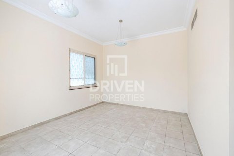 Villa in Dubai Sports City, Dubai 4 bedrooms, 350 sq.m. № 18788 - photo 23