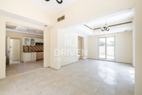 Villa in Dubai Sports City, Dubai 4 bedrooms, 350 sq.m. № 18788 - photo 4