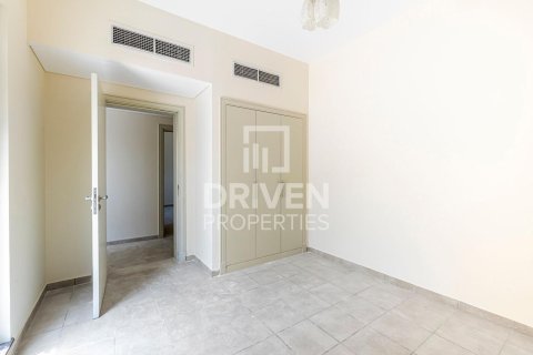 Villa in Dubai Sports City, Dubai 4 bedrooms, 350 sq.m. № 18788 - photo 11