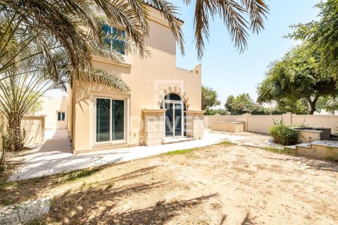 Villa in Dubai Sports City, Dubai 4 bedrooms, 350 sq.m. № 18788 - photo 14