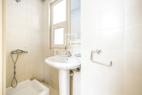 Villa in Dubai Sports City, Dubai 4 bedrooms, 350 sq.m. № 18788 - photo 20
