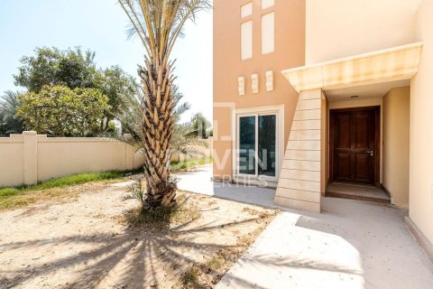 Villa in Dubai Sports City, Dubai 4 bedrooms, 350 sq.m. № 18788 - photo 16