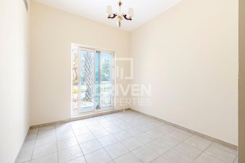 Villa in Dubai Sports City, Dubai 4 bedrooms, 350 sq.m. № 18788 - photo 8