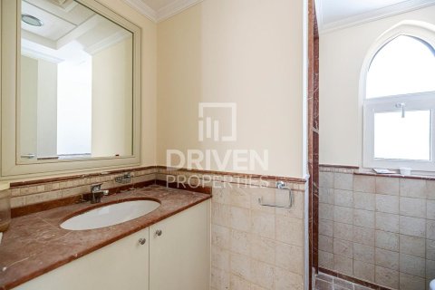 Villa in Dubai Sports City, Dubai 4 bedrooms, 350 sq.m. № 18788 - photo 19