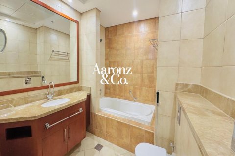 Apartment in Jumeirah Beach Residence, Dubai 2 bedrooms, 179 sq.m. № 138133 - photo 8