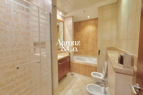 Apartment in Jumeirah Beach Residence, Dubai 2 bedrooms, 179 sq.m. № 138133 - photo 7