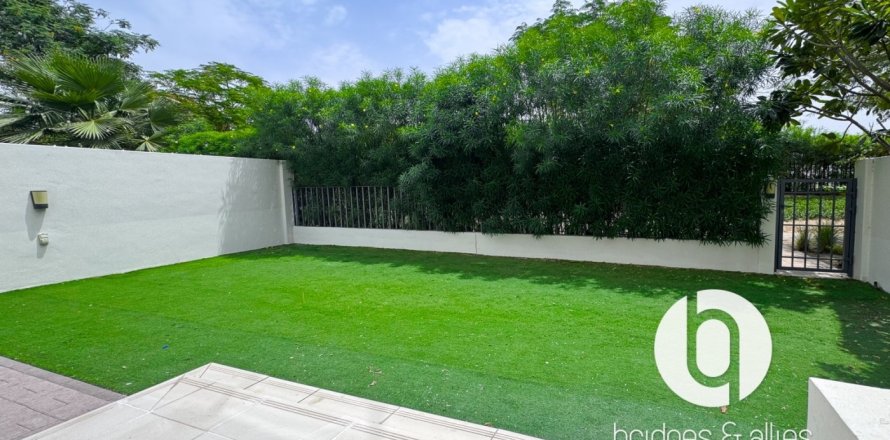 Villa in Dubai Hills Estate, Dubai 4 bedrooms, 229 sq.m. № 115050