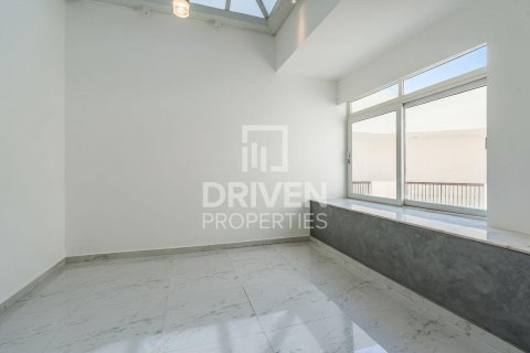 Apartment in Dubai Festival City, Dubai 3 bedrooms, 242.11 sq.m. № 129488