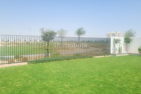 Villa in Dubai South (Dubai World Central), Dubai 4 bedrooms, 583.15213100 sq.m. № 108804 - photo 3