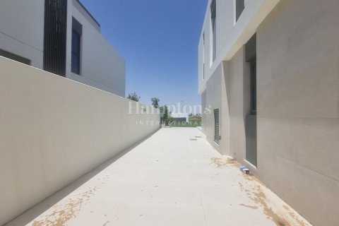Villa in Dubai South (Dubai World Central), Dubai 4 bedrooms, 583.15213100 sq.m. № 108804 - photo 15