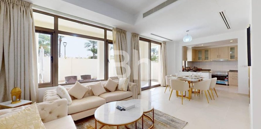 Вилла в Риме, Дубай, 4 спальни, 221м², № 24031