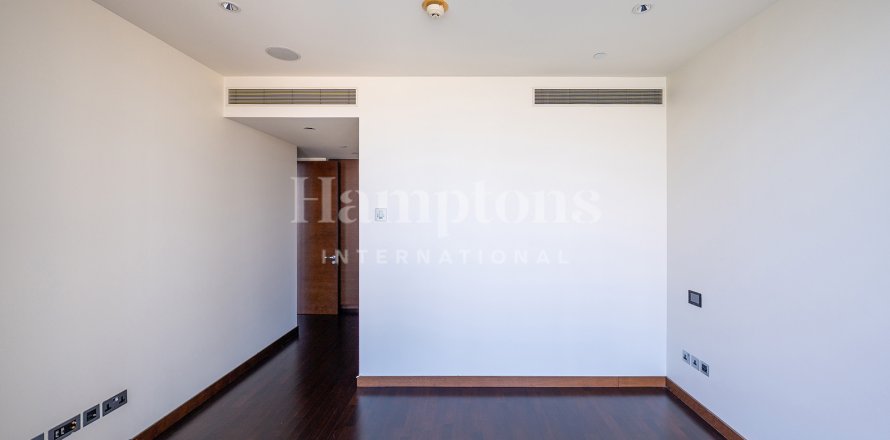 Apartment in Burj Khalifa, Dubai 1 bedroom, 76.7379 sq.m. № 64017