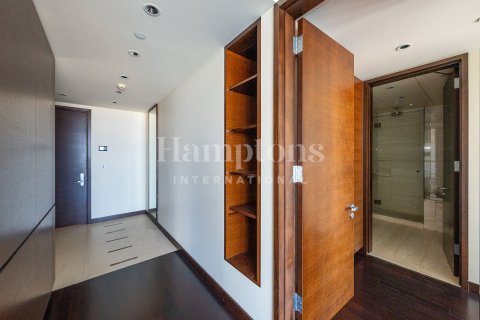 Apartment in Burj Khalifa, Dubai 1 bedroom, 76.73787800 sq.m. № 64017 - photo 12