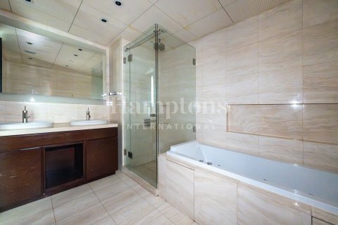 Apartment in Burj Khalifa, Dubai 1 bedroom, 76.73787800 sq.m. № 64017 - photo 5