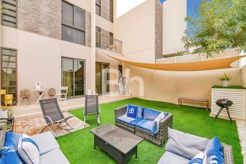 Adosado en DAMAC Hills (Akoya by DAMAC), Dubai, 5 dormitorios, 234 m², № 57814 - foto 1