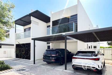 Adosado en Dubai, 6 dormitorios, 392.61 m², № 119844