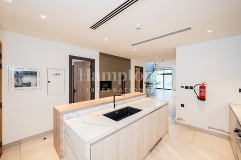 Снять в аренду таунхаус в FIVE at Jumeirah Village Circle, Джумейра Вилладж Серкл, Дубай: 4 спальни, 200.19946179м², № 12678 - фото 1