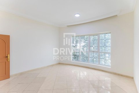 Villa in Al Barsha 2, Al Barsha, Dubai 6 bedrooms, 1393.55 sq.m. № 136762 - photo 11