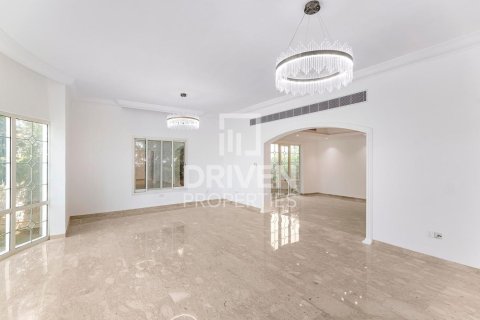 Villa in Al Barsha 2, Al Barsha, Dubai 6 bedrooms, 1393.55 sq.m. № 136762 - photo 19