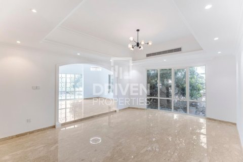Villa in Al Barsha 2, Al Barsha, Dubai 6 bedrooms, 1393.55 sq.m. № 136762 - photo 18