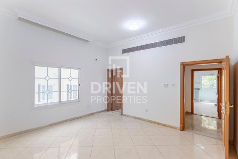 Villa in Al Barsha 2, Al Barsha, Dubai 6 bedrooms, 1393.55 sq.m. № 136762 - photo 14