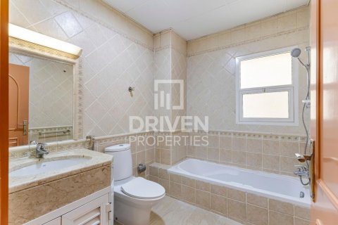 Villa in Al Barsha 2, Al Barsha, Dubai 6 bedrooms, 1393.55 sq.m. № 136762 - photo 28