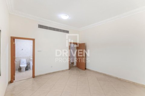 Villa in Al Barsha 2, Al Barsha, Dubai 6 bedrooms, 1393.55 sq.m. № 136762 - photo 20