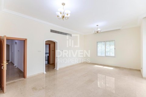 Villa in Al Barsha 2, Al Barsha, Dubai 6 bedrooms, 1393.55 sq.m. № 136762 - photo 7