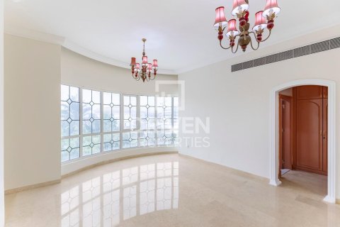 Villa in Al Barsha 2, Al Barsha, Dubai 6 bedrooms, 1393.55 sq.m. № 136762 - photo 6