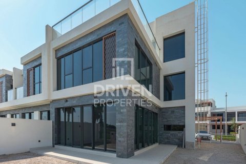 Townhouse in Silver Springs, DAMAC Hills (Akoya by DAMAC), Dubai 6 bedrooms, 291.07 sq.m. № 136760 - photo 2