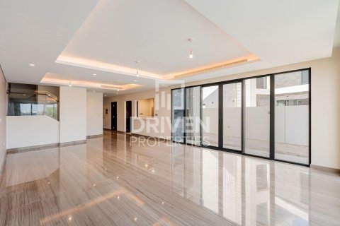 Townhouse in Silver Springs, DAMAC Hills (Akoya by DAMAC), Dubai 6 bedrooms, 291.07 sq.m. № 136760 - photo 4