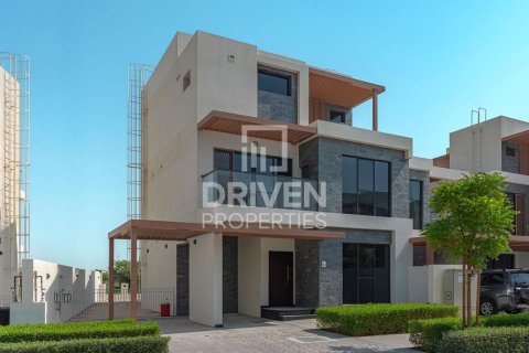 Townhouse in Silver Springs, DAMAC Hills (Akoya by DAMAC), Dubai 6 bedrooms, 291.07 sq.m. № 136760 - photo 3