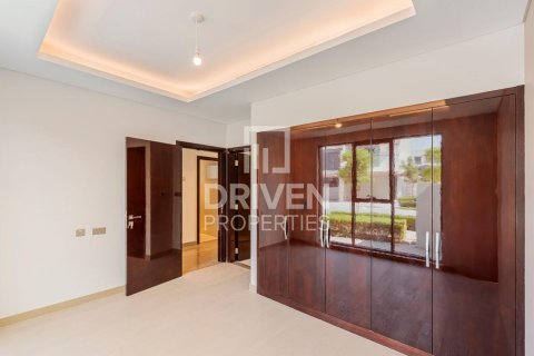 Townhouse in Silver Springs, DAMAC Hills (Akoya by DAMAC), Dubai 6 bedrooms, 291.07 sq.m. № 136760 - photo 12