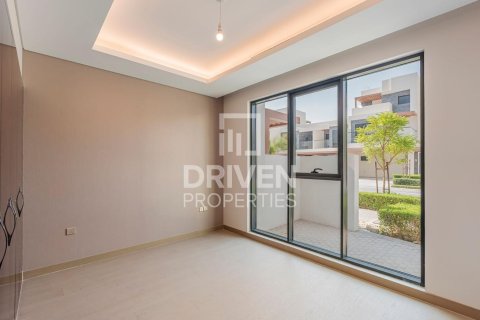 Townhouse in Silver Springs, DAMAC Hills (Akoya by DAMAC), Dubai 6 bedrooms, 291.07 sq.m. № 136760 - photo 13