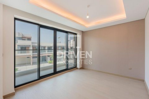 Townhouse in Silver Springs, DAMAC Hills (Akoya by DAMAC), Dubai 6 bedrooms, 291.07 sq.m. № 136760 - photo 9