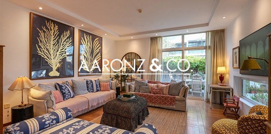 Townhouse in Jumeirah Village Circle, Dubai 3 bedrooms, 312 sq.m. № 94335