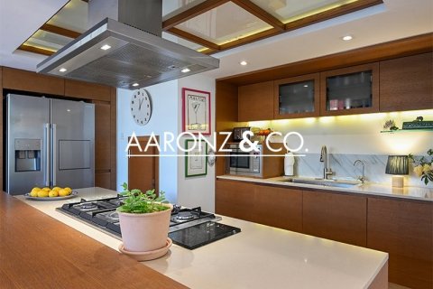 Townhouse in Jumeirah Village Circle, Dubai 3 bedrooms, 312 sq.m. № 94335 - photo 15