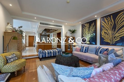 Townhouse in Jumeirah Village Circle, Dubai 3 bedrooms, 312 sq.m. № 94335 - photo 2